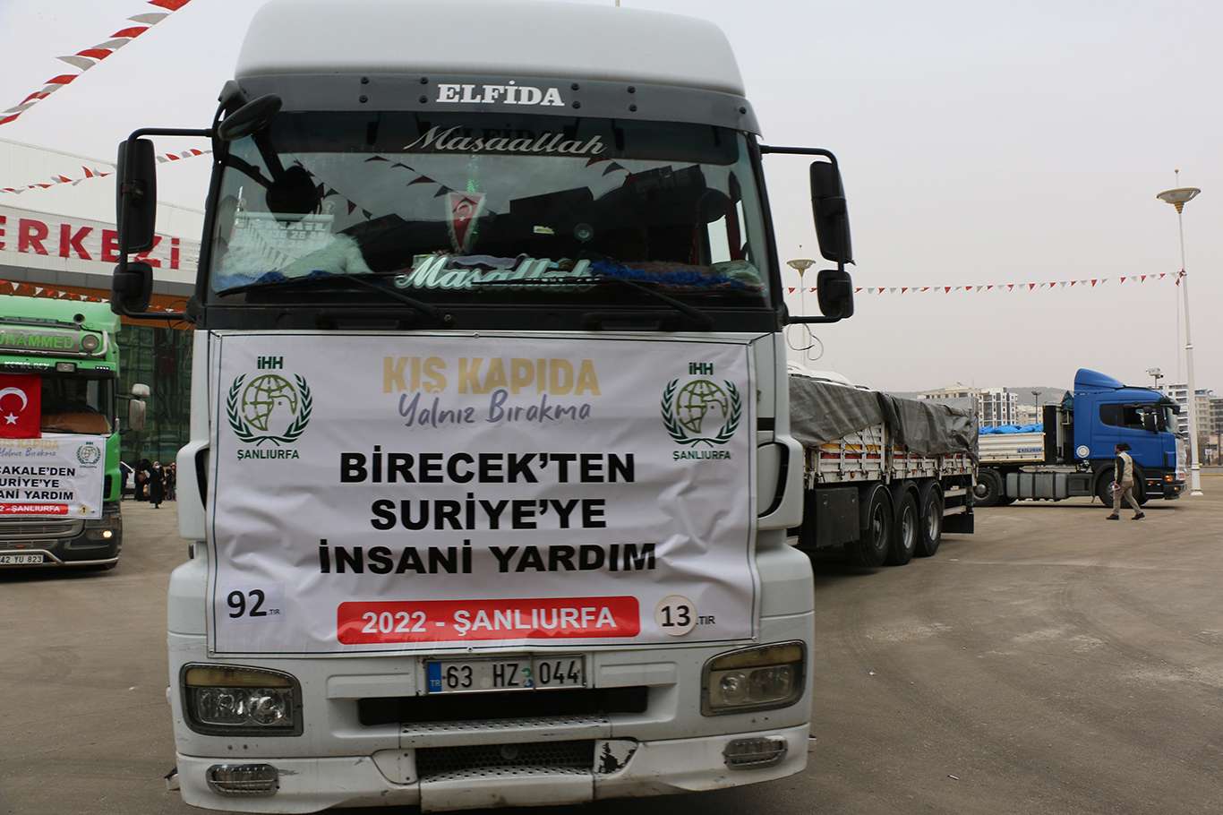 Şanlıurfa'dan Suriye'ye 13 tır insani yardım Şanlıurfa'dan Suriye'ye 13 tır insani yardım